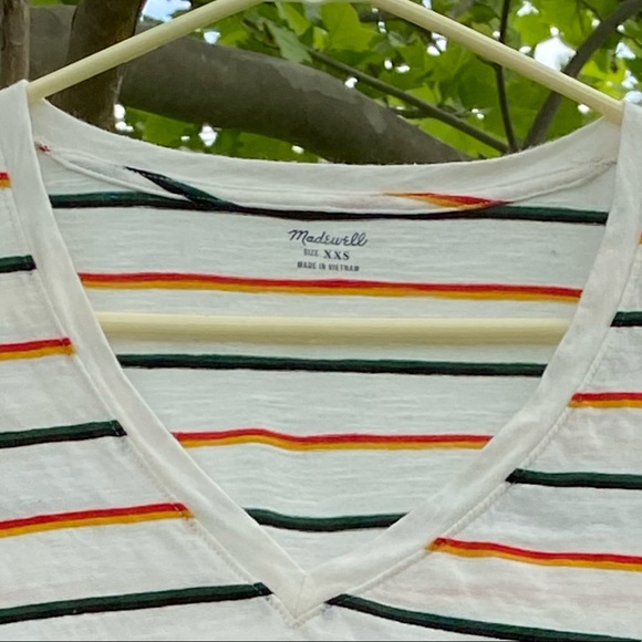 ❌SOLD❌ ⚡️Madewell | Cream Striped V-neck Tee | EUC | XXS ❤️ 1 Tiny Flaw - Picture 7 of 17